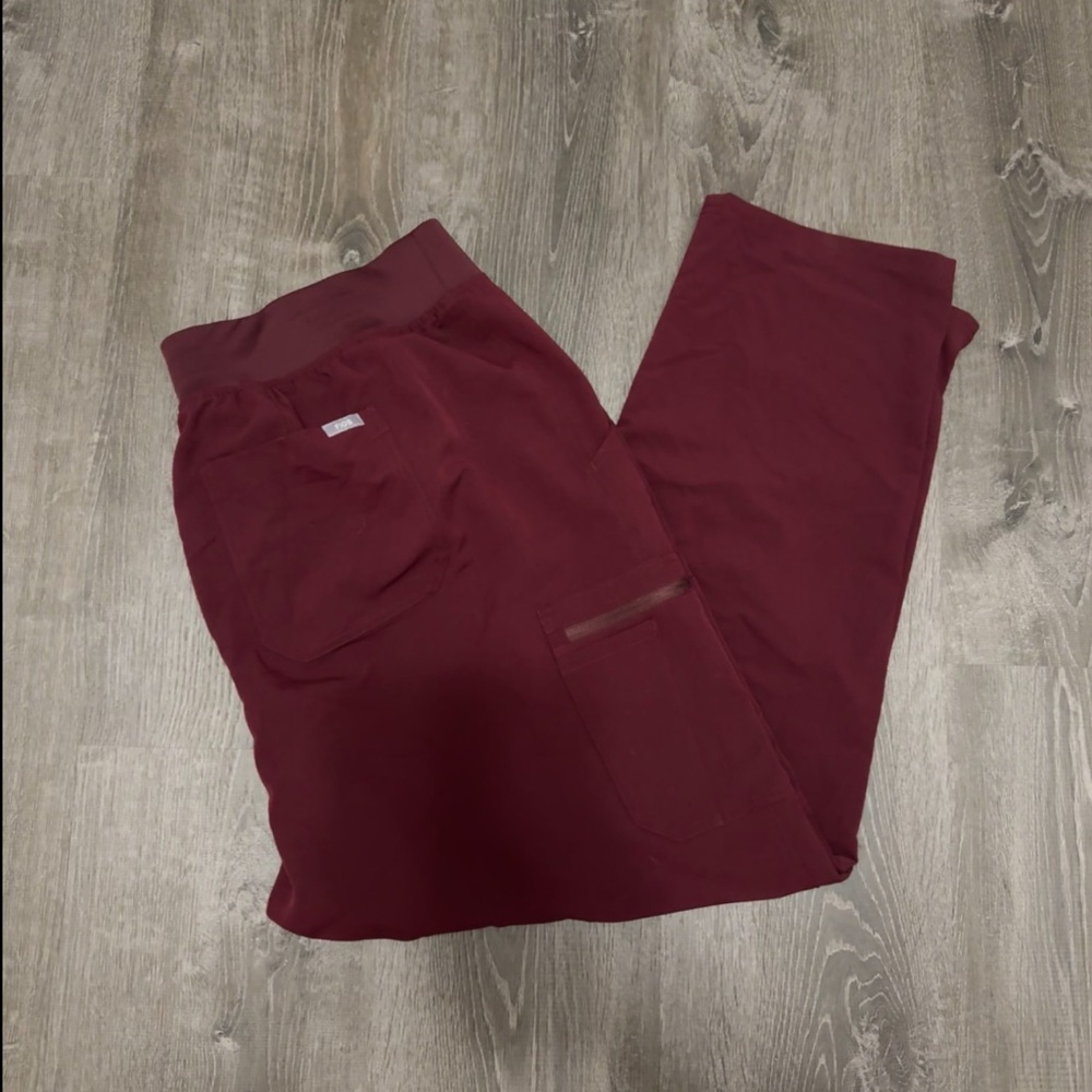4x FIGS scrub pants